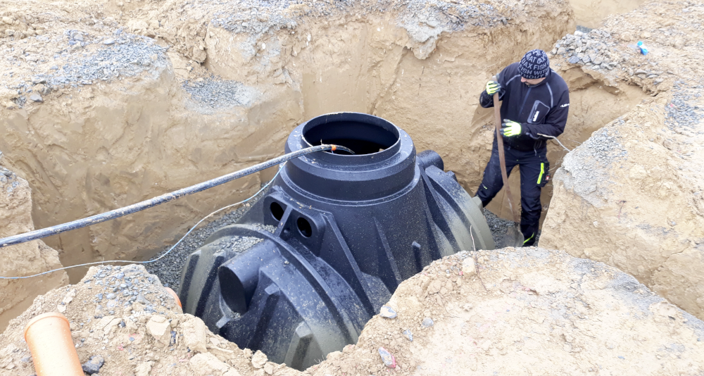 Napouštění nádrže na dešťovou vodu při instalaci